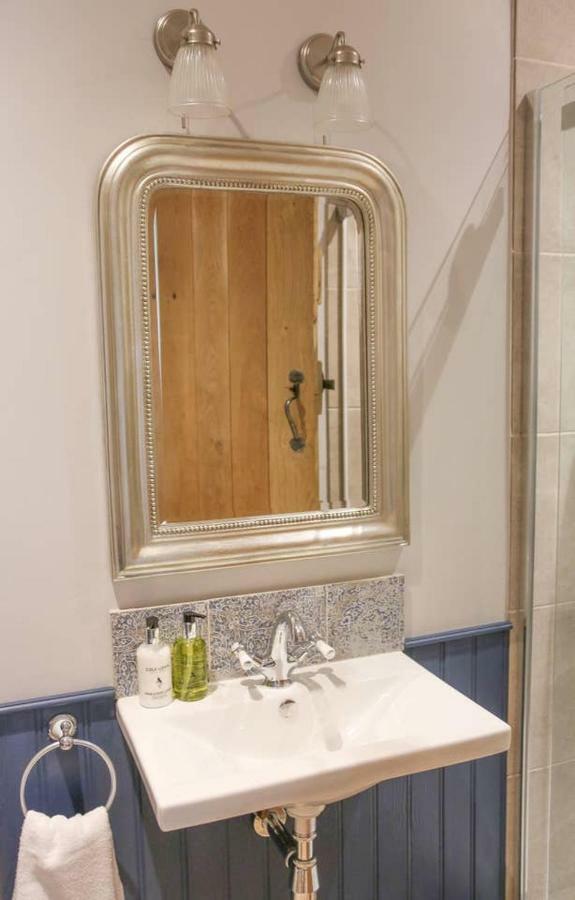 Skittles - Charming One Bedroom Apartment - Parking - Easy Access To Bath Box  Zewnętrze zdjęcie